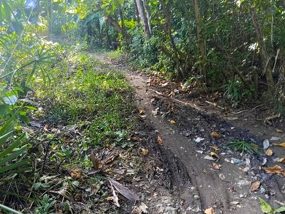 Unsecured western access road